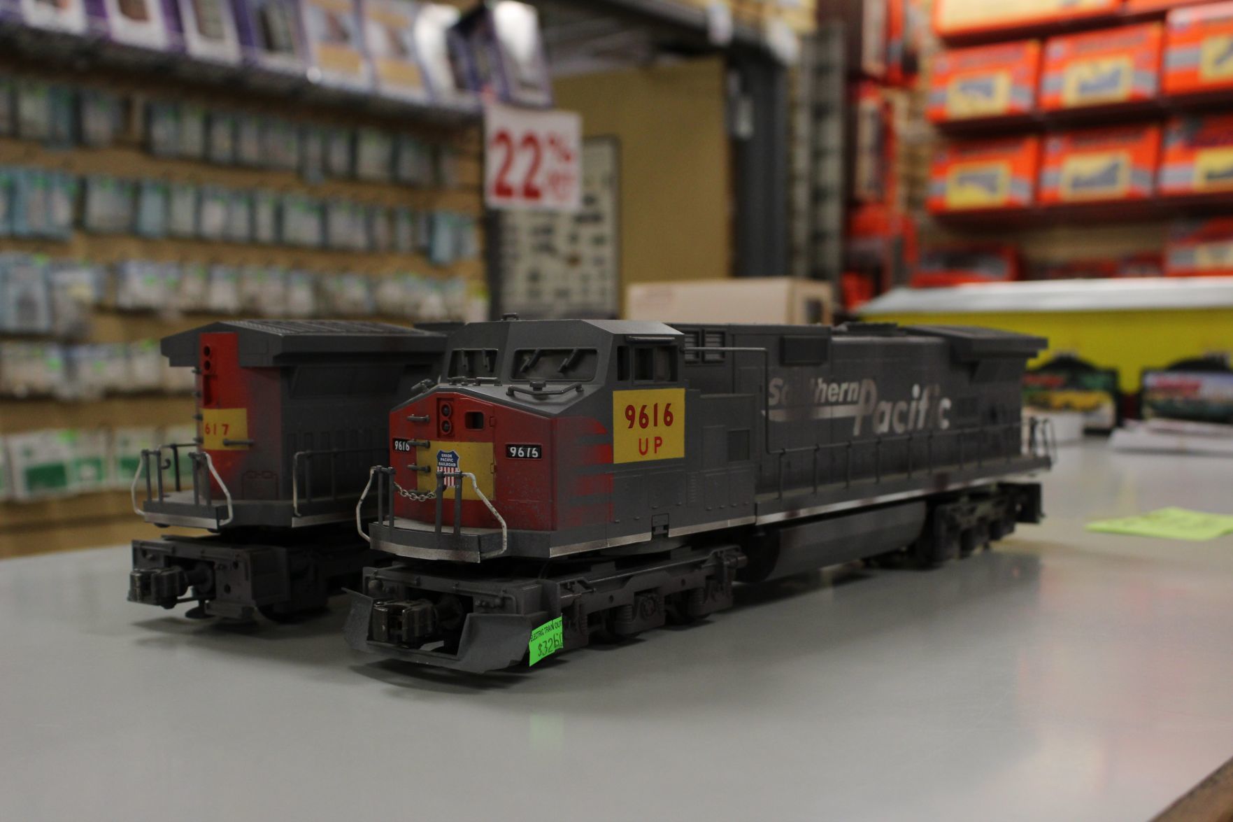 Southern Pacific Dash 8 model train at Electric Train Outlet